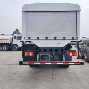 HOWO 12CBM Mobile Fuel Truck New 4*4 Manual Transmission 4x2 Drive Wheel Oil