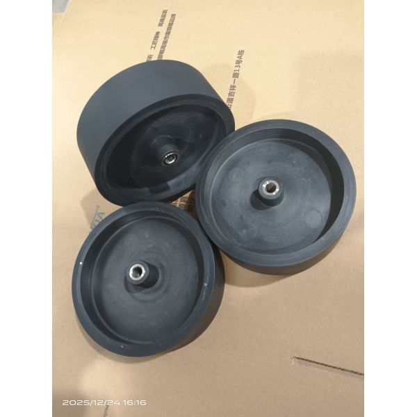 Plastic Metal Core Rubber Roller Wheel Featuring Good Grip Surface Customized For Tennis Training Equipment