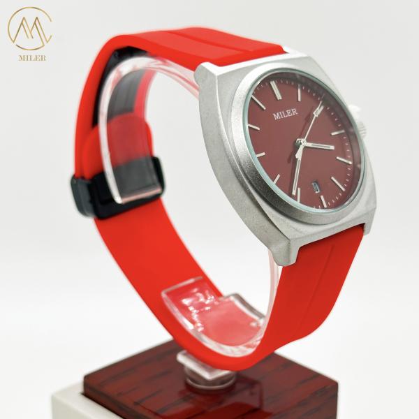 China Factory Outlet Bright Color Sporty Silicone Strap Watch With Buckle Clasp