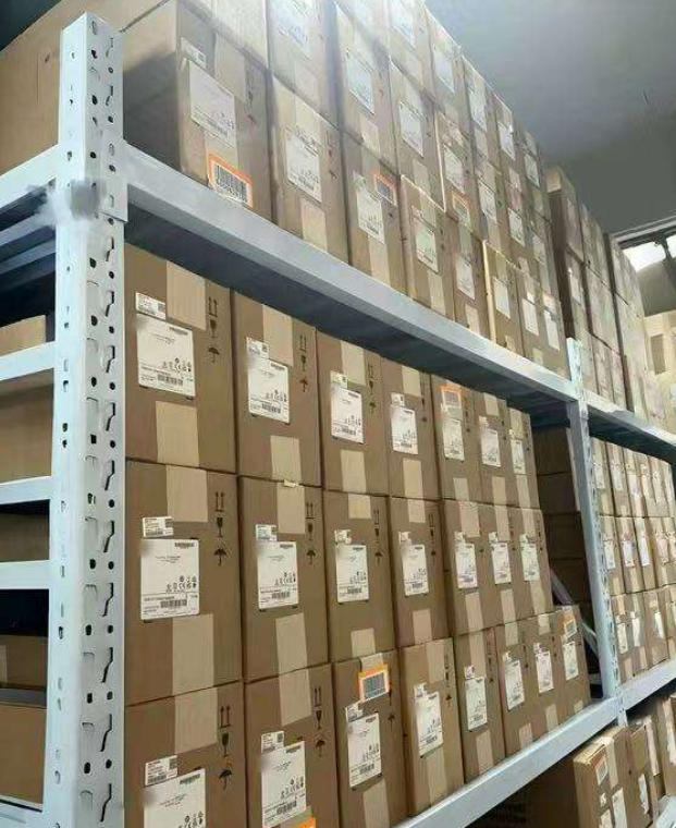 Sick DT50-P2113 Laser Distance Sensor with 20m Range