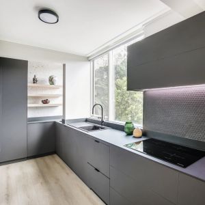 China Luxury Black Melamine Modern Matte Kitchen Cabinet Sets Moisture Proof on sale