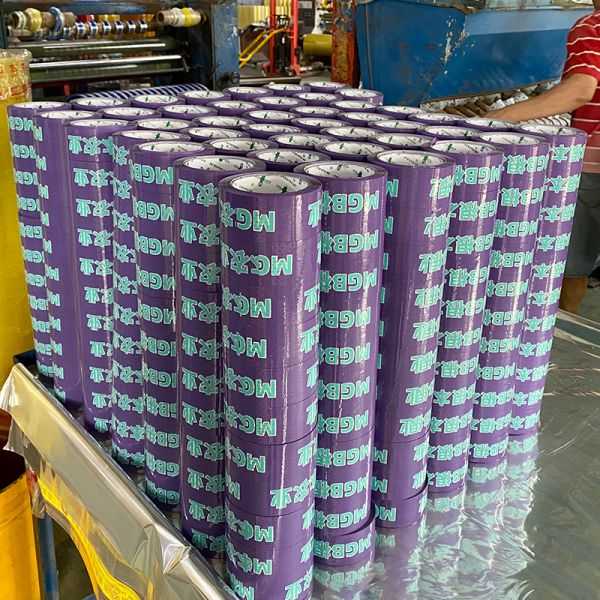 Custom logo sealing tape application