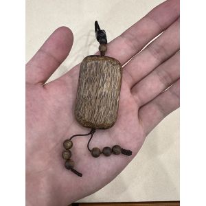 Stylish Beaded Agarwood Pendant For Fashionable Individuals