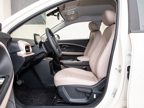 Pure Electric Car 2024 JAC Yttrium 3 Air Love Edition 330km Range Ev Car 60kw/82ps Motorpower With 150