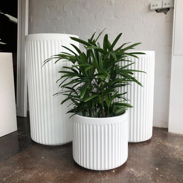 Garden Fiberglass Flower Pots Resin Planter In Black White Color