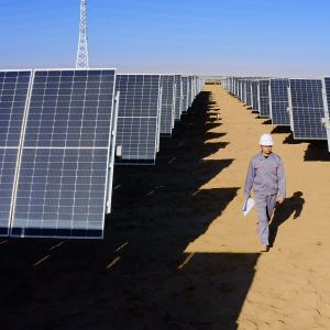 GQ-T Multi Point Support Tracking Bracket Moves With Sun