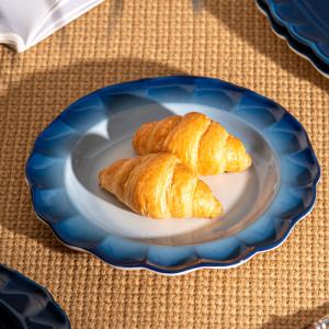 Gradient Blue And White Dinnerware Set Ceramic Floral Bone Tableware For Mother