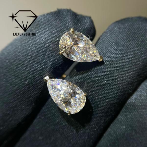 18K Gold Pear Cut Lab Grown Diamond Stud Earrings VVS-VS Clarity