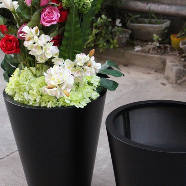 Large outdoor vertical round garden planters black metal flower pot