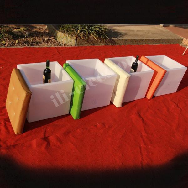 Multifunctional LED Ice Bucket Square Shape PE Plastic Material With Leather Lid