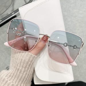Square Metal Frame Sunglasses Customized Logo Curved Temples