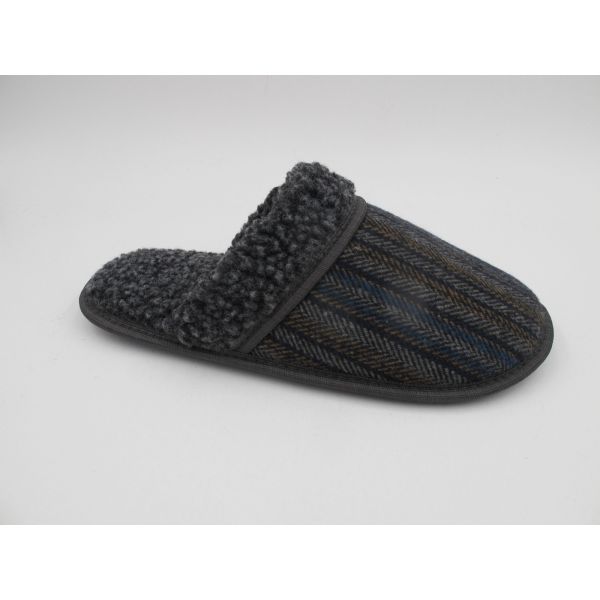 OEM Fashionable Uppers Men's Indoor Outdoor Slippers Anti Slip For Winter