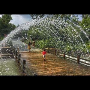 Clear Beautiful Glazy Water Column Jumping Jet Fountain