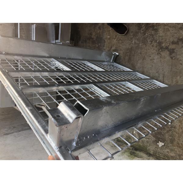 Hot Dipped Galvanization Coating Pallet Collapsible Wire Container With Caster