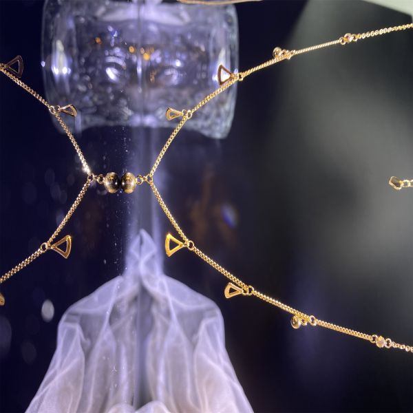 Buy Feminine 18kt Yellow Gold Pendant Necklace at wholesale prices