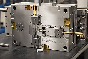 Customized 8 Cavity Each Plastic Injection Mold OEM Auto Injection Mould