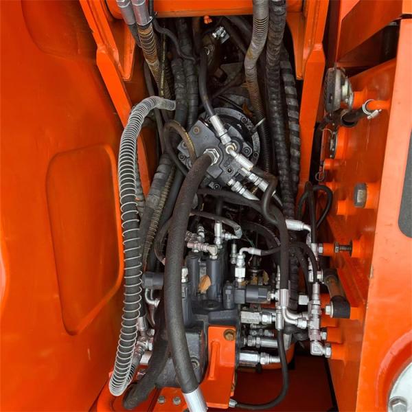 8 KG Machine Weight Used Doosan DX80 Crawler Excavator with 2001-4000 Working Hours