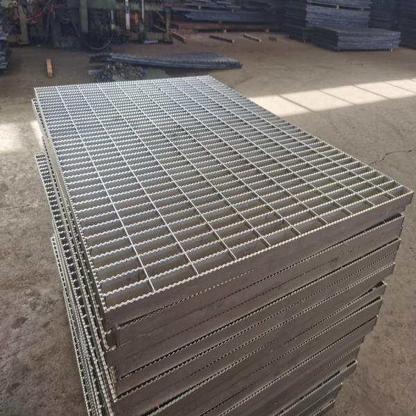 Galvanized steel driveway grating floor serrated steel grating
