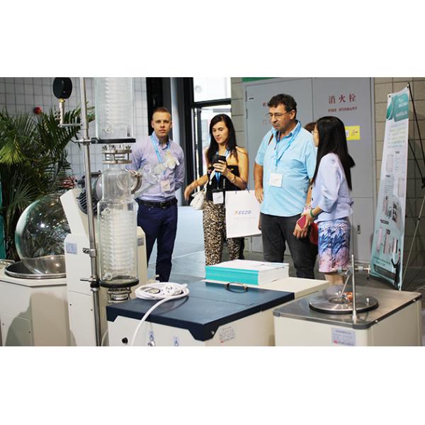 pompa vakum laboratorium