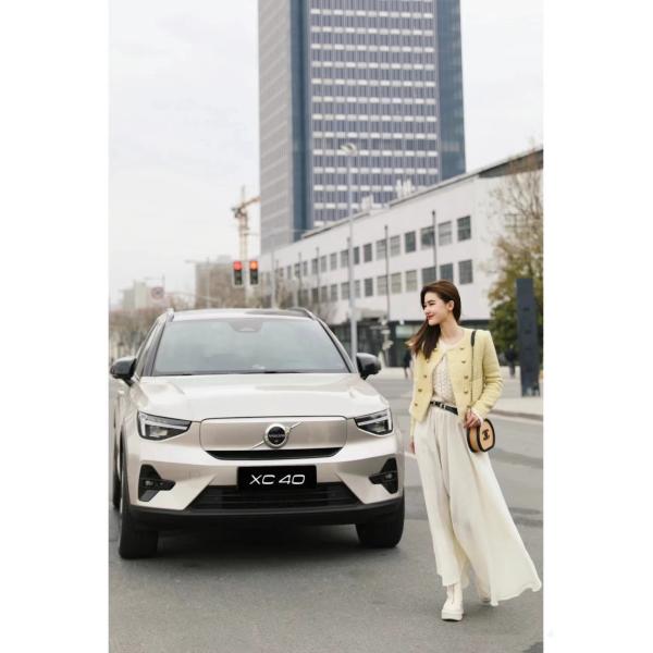 78kWh Battery Capacity Dual Motor Four-Wheel Drive Mobile APP Remote Control Electric SUV Cars VOL-VO XC40 RECHARGE AWD