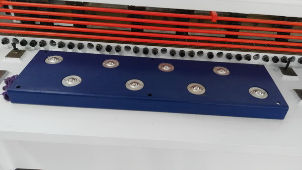 Plate Hydraulic Sheet Metal Cutting Machine NC Control 8 X 4000mm