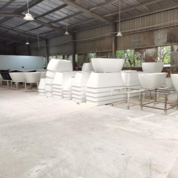 OEM ODM Durable Soaking With Drainer Hotel Villa Bathroom Three Side Skirt Stackable Free Standing Bathtub