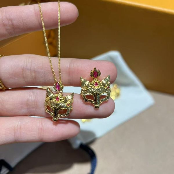 18K AU750 genuine gold pendant jewelry elegant and durable accessories crafted to enhance luxury collections and attract market segments