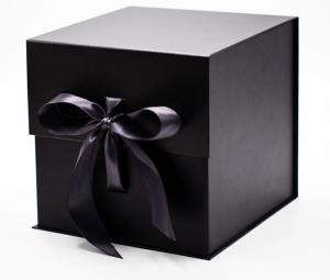 China Eco Friendly Cardboard Packing Boxes Foldable Magnetic Closure Gift Box With Ribbon on sale