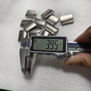 Two Sides Curved Strong Arc Neodymium Magnets Smooth Coating For Small Wind