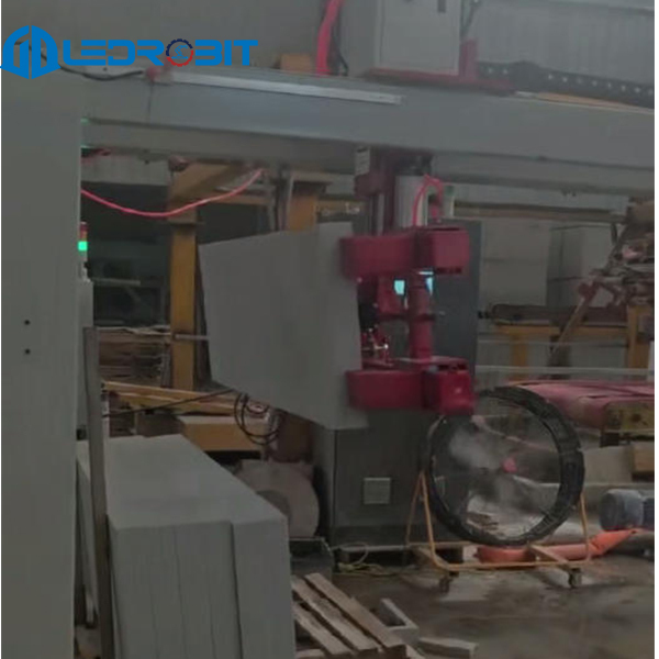 China Customizable Automatic Load Unload Machine with Intelligent Gripping Technology Servo-Driven Precision and LCD Control Panel on sale