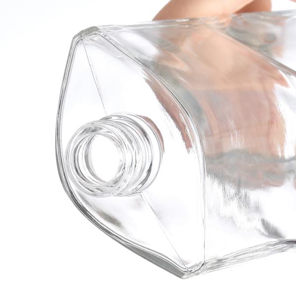 750ml Customized Design Glass Spirits Bottle with Hot Stamping Surface Handling