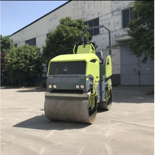 2-ton single drum roller, green road press, road press Ride-on vibratory roller are road construction equipment, suitabl