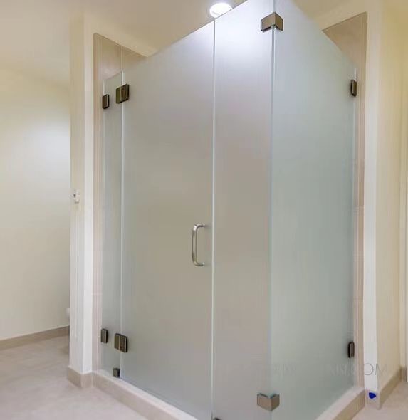 Buy Customized Transparent Glassware with Engraved Designs and Tailored UV Protection for Sustainable Elegance at wholesale prices