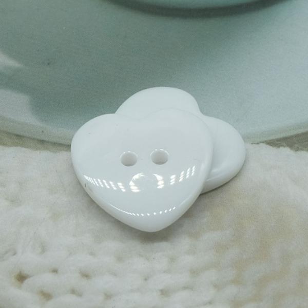 wholesale DIY fancy children Heart-shaped button resin 2 holes shirt trench coat button