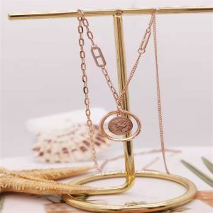 Shimmering 18kt Yellow Gold Pendant Necklace