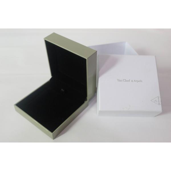 Buy SGS Cardboard Jewelry Gift Boxes Packaging Samll Gold Printing 8X8X3cm at wholesale prices