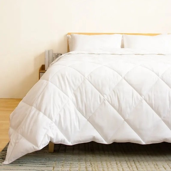 Buy Microfiber Polyester Fiber fill Quilted Bed Duvet Comforter at wholesale prices