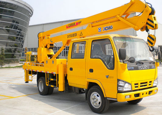Buy XCMG articulating boom crane / basket crane truck 2T Lifting Capacity at wholesale prices