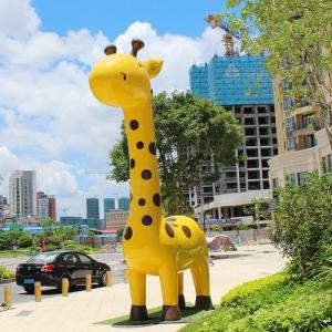 China Outdoor Resin Giraffe Sculpture Cartoon Animal Sculpture Customized on sale