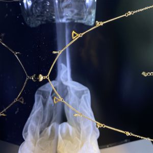 Feminine 18kt Yellow Gold Pendant Necklace