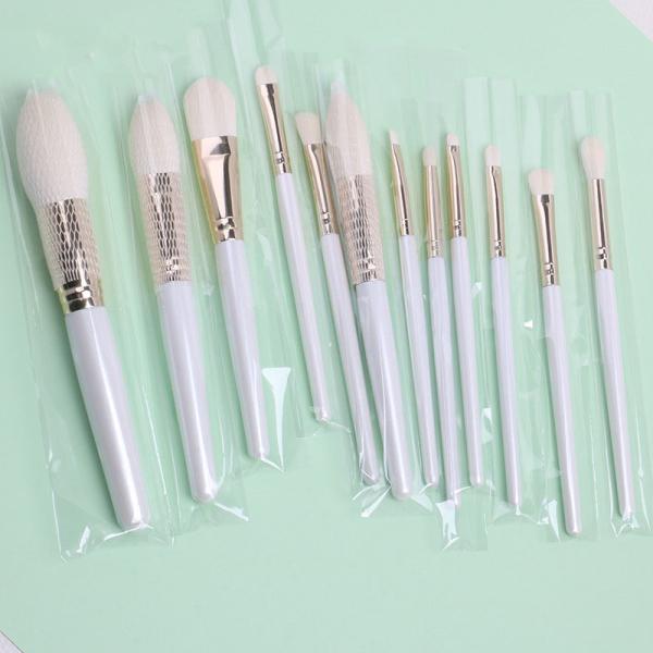 Modern White Handle Wool Makeup Brushes Fashionable Novel Boat Shape