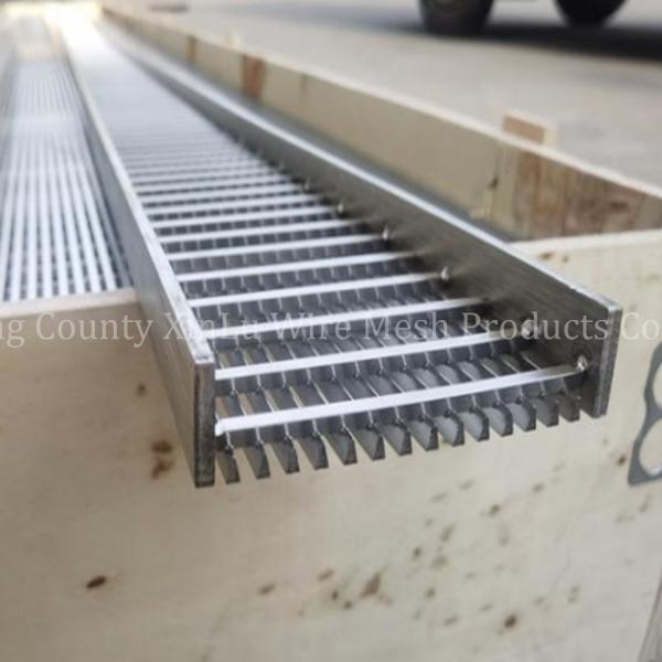 Wedge Wire Flat Panel Johnson Screen Mesh with Flat Plate Dewatering Screen Panel Sieve Bend Screen Plate