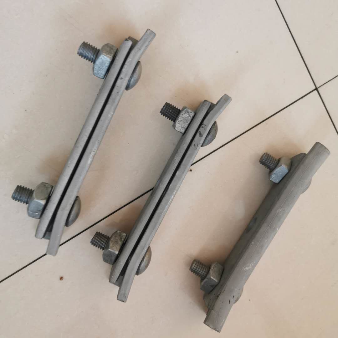 China Galvanized Guy Power Line Fittings 3 Bolt Type Cable Suspension Clamp on sale