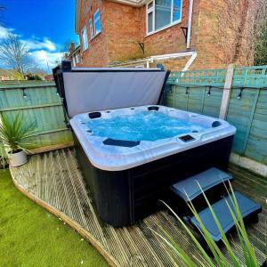 Large Adult Outdoor SPA Bathtub Massage Freestanding Whirlpool Bathtub With