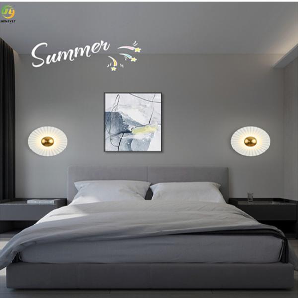 Acrylic Home/Hotel Metals Art Baking Paint Gold LED Modern Wall Light