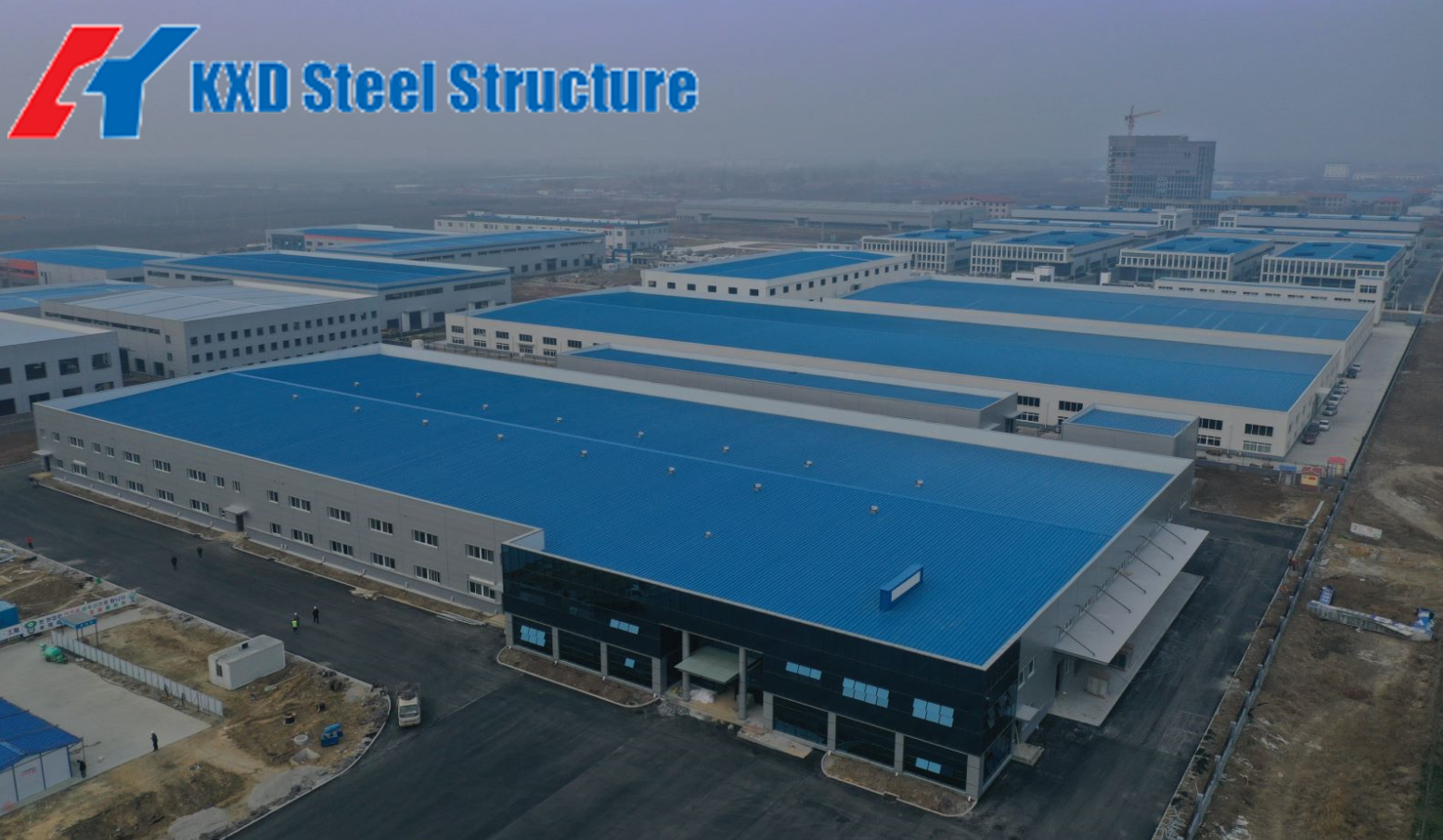 Customizable Prefabricated Steel Building with Flat Roof and Glass Window