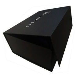 ODM PMS Clothes Packaging Box Apparel Paper Cardboard Box Foil Stamping