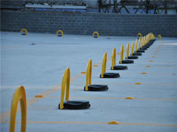 Electric Remote Control Car Parking Lock , Anti Theft Car Parking Space Protector