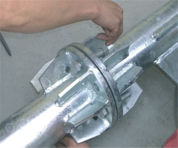 Flexible Arm Traffic Light Pole Road Sign Poles For Crossing Road