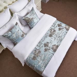 Comfortable Cushion Hotel Bed Runner For 5 Star Hotel Geometric National